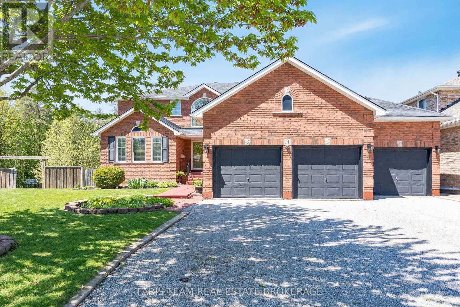 11 BERRY COURT, Barrie, Ontario