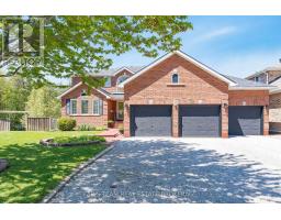 11 BERRY COURT, Barrie, Ontario