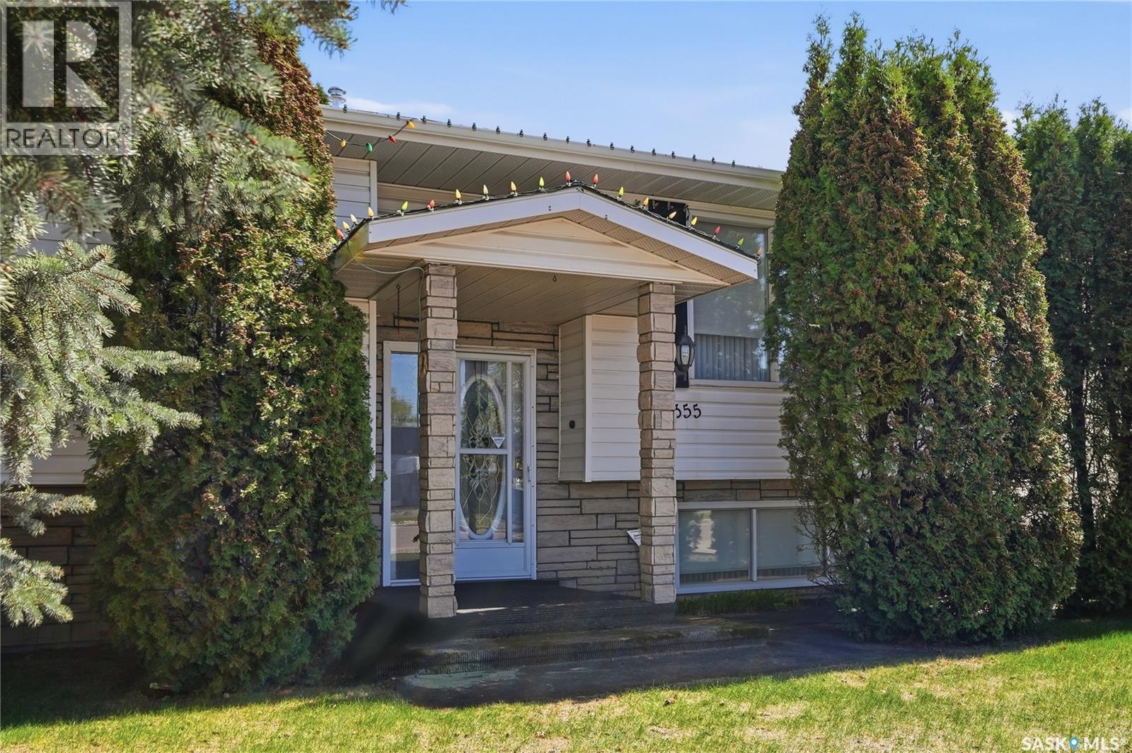 3355 Fairlight Drive, Saskatoon, Saskatchewan  S7N 4M1 - Photo 3 - SK037140
