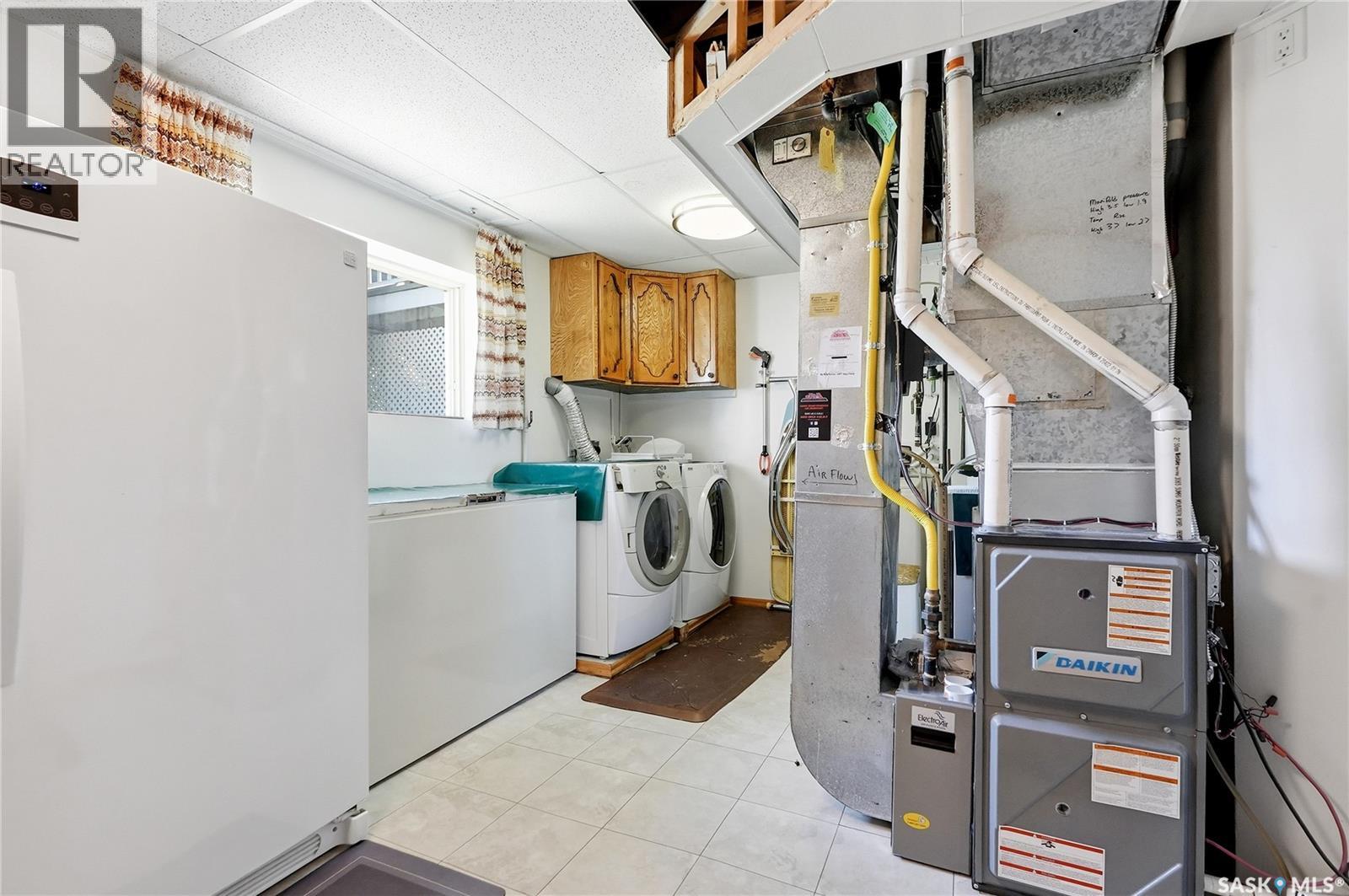 3355 Fairlight Drive, Saskatoon, Saskatchewan  S7N 4M1 - Photo 38 - SK037140