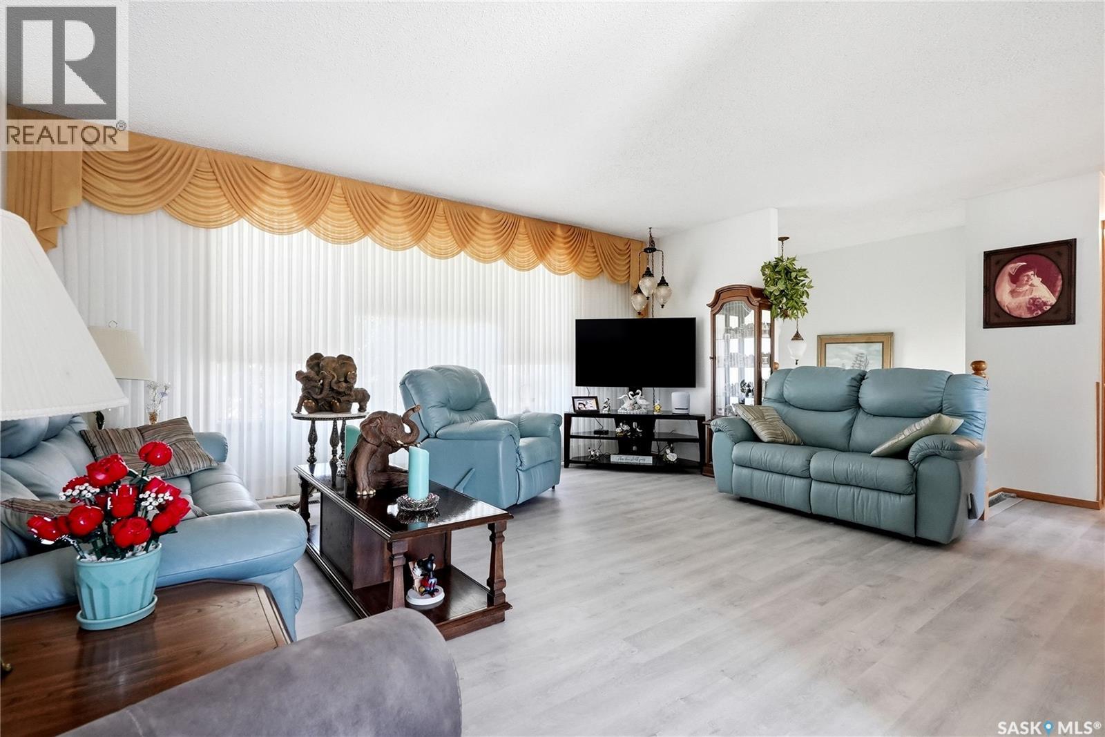 3355 Fairlight Drive, Saskatoon, Saskatchewan  S7N 4M1 - Photo 6 - SK037140