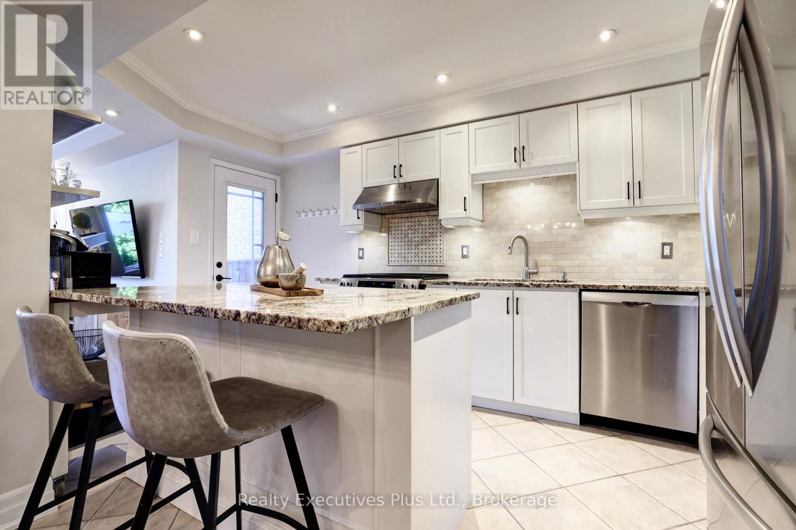 2009 Erika Court, Oakville, Ontario  L6M 4R4 - Photo 10 - W13175270