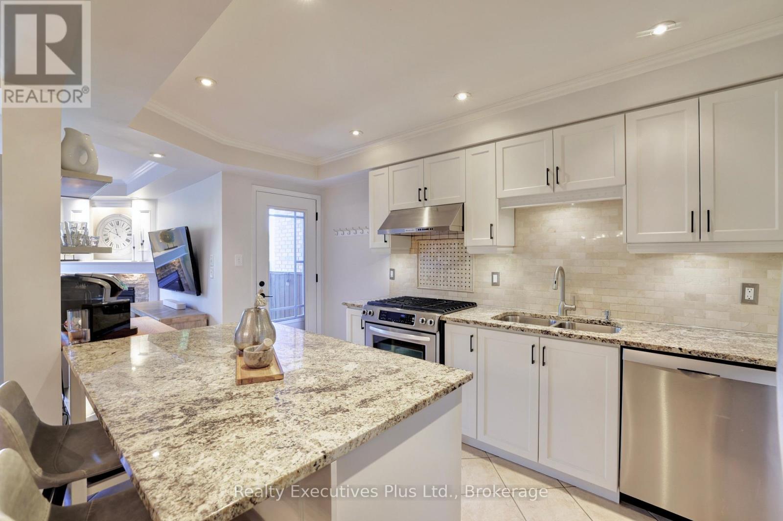 2009 Erika Court, Oakville, Ontario  L6M 4R4 - Photo 12 - W13175270
