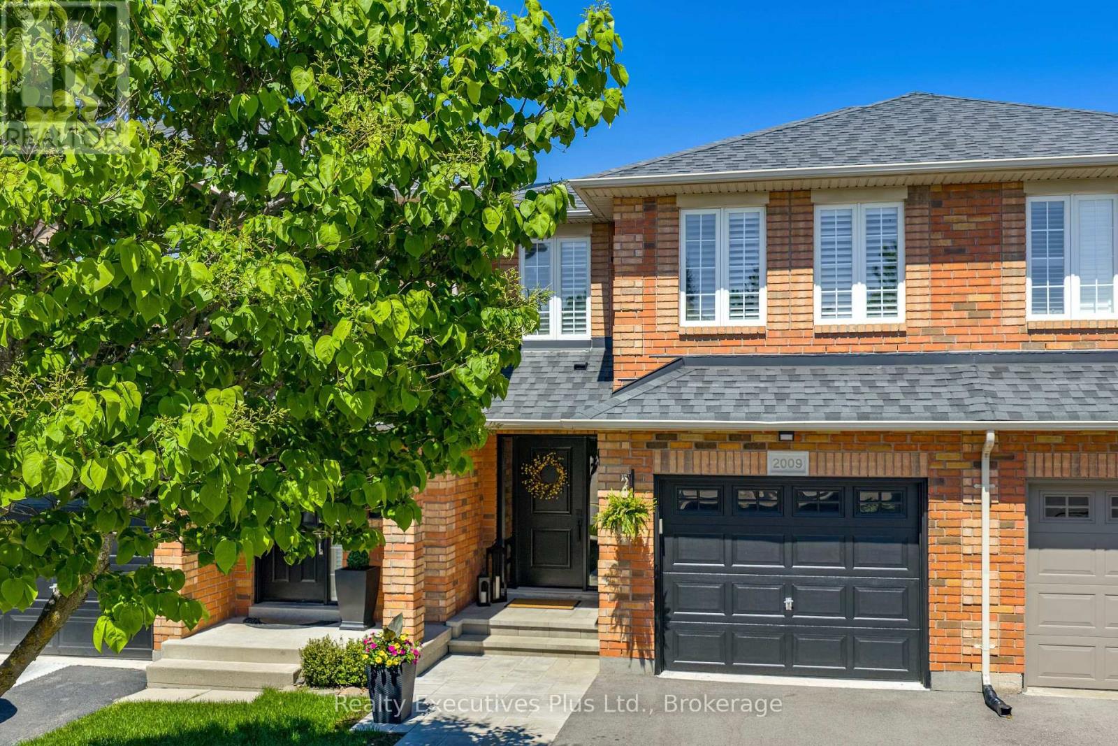 2009 Erika Court, Oakville, Ontario  L6M 4R4 - Photo 2 - W13175270