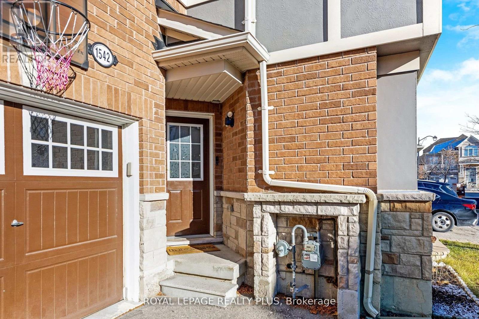 1542 Gainer Crescent, Milton, Ontario  L9T 0Y3 - Photo 2 - W13174658