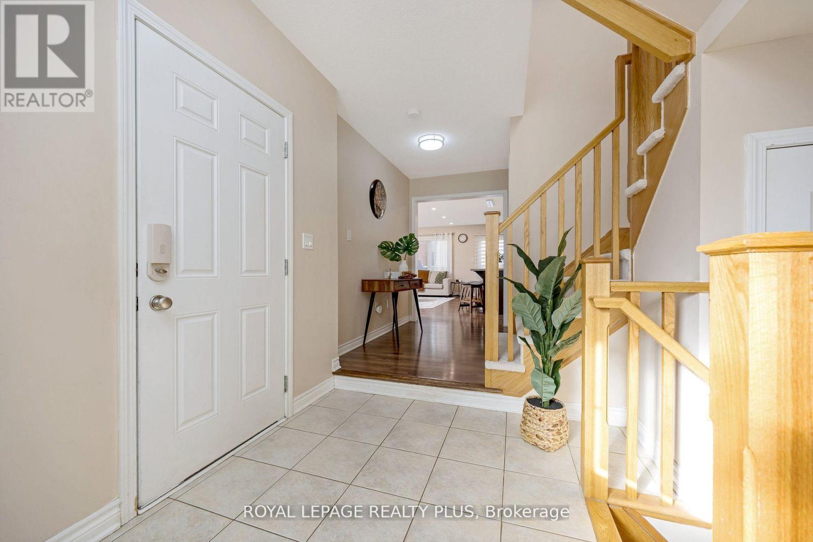 1542 Gainer Crescent, Milton, Ontario  L9T 0Y3 - Photo 4 - W13174658