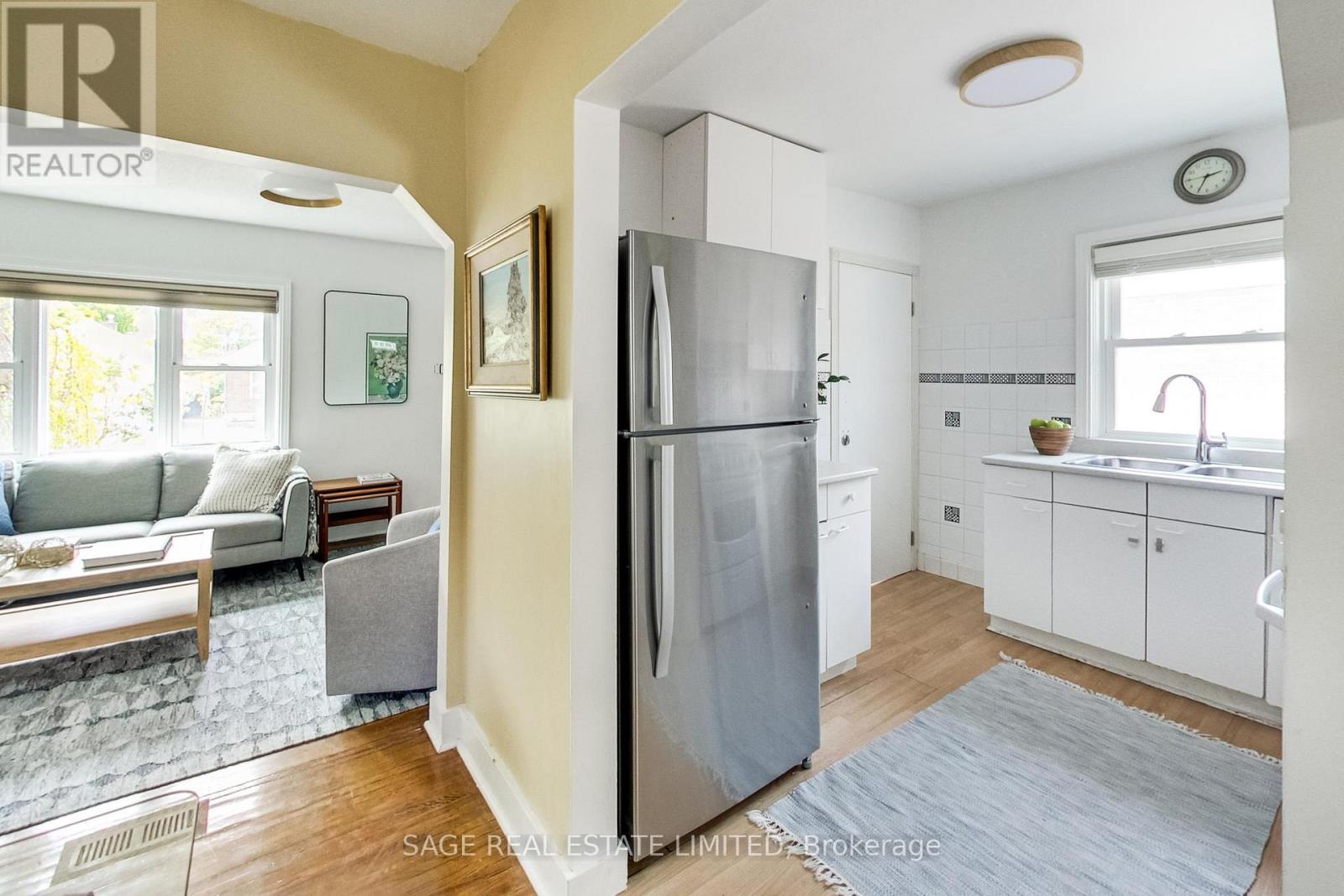 35 Blakley Avenue, Toronto, Ontario  M6N 3Y4 - Photo 16 - W13174828