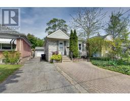35 BLAKLEY AVENUE, Toronto, Ontario