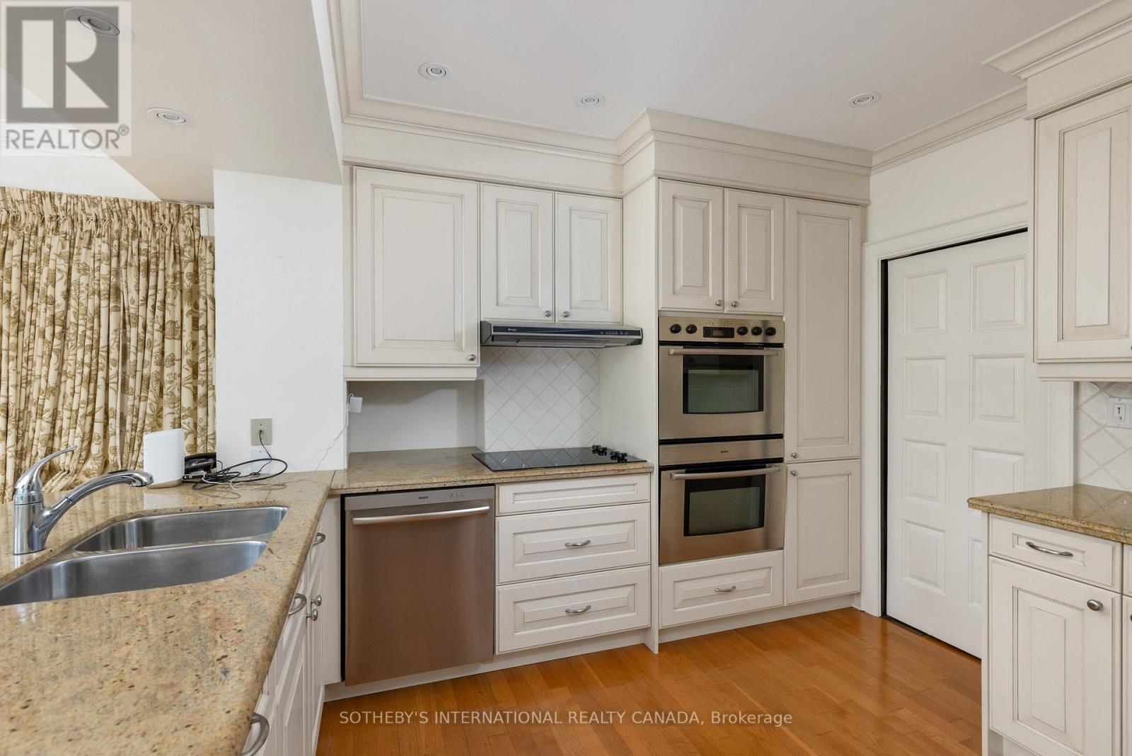 38 Edenbrook Hill, Toronto, Ontario  M9A 3Z6 - Photo 9 - W13174856