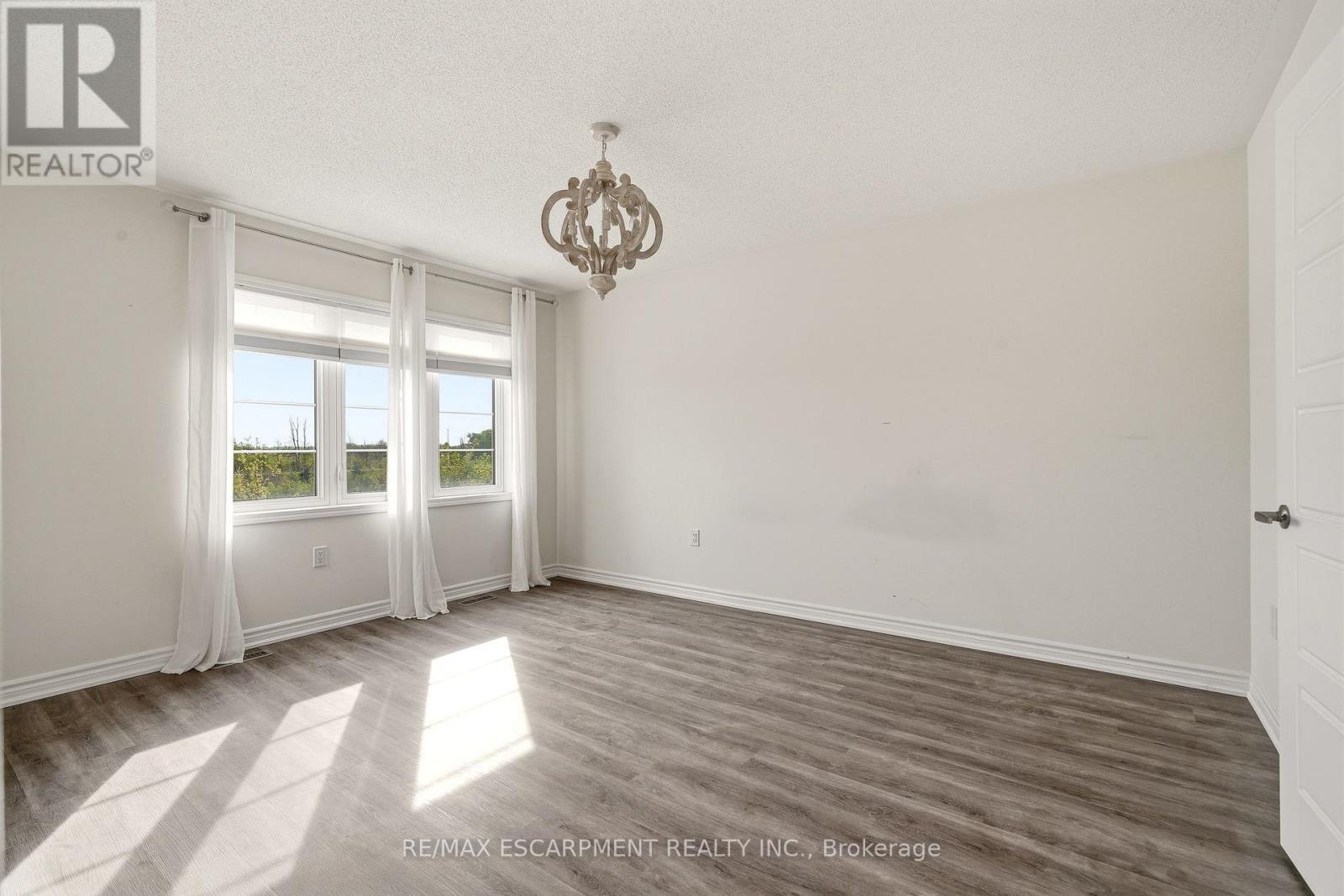 1364 Sycamore Garden, Milton, Ontario  L9E 1R3 - Photo 23 - W13175164