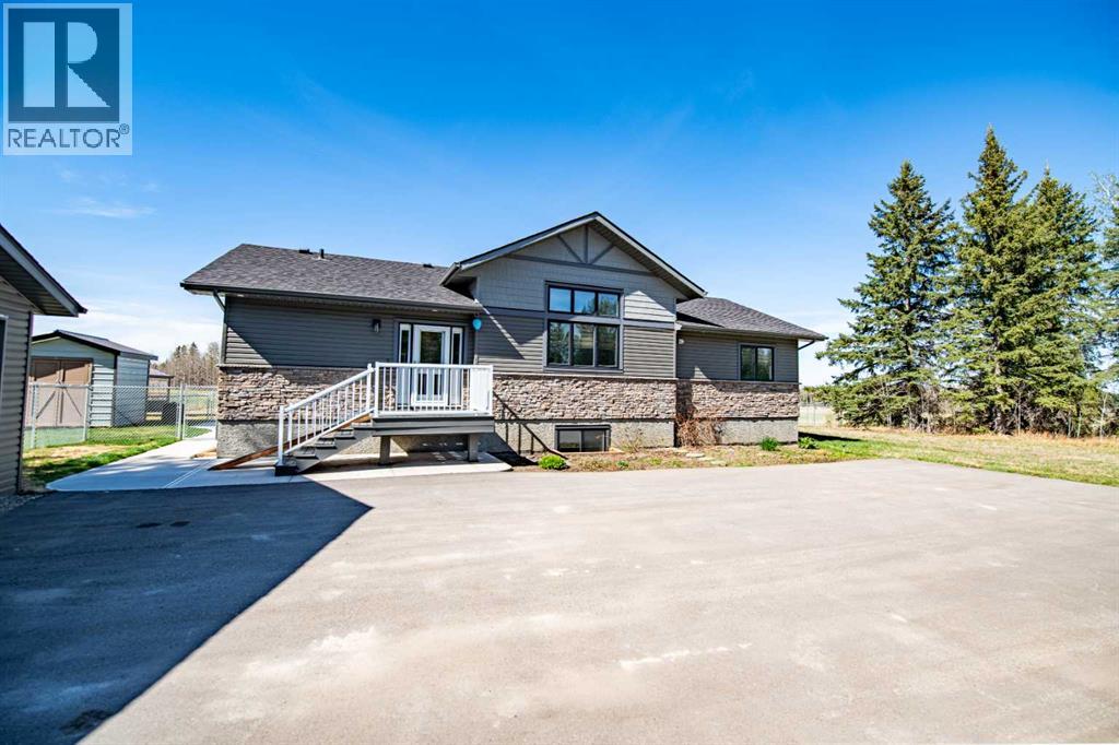 112 Meadow Ponds Drive, Rural Clearwater County, Alberta  T4T 2A2 - Photo 2 - A2293261