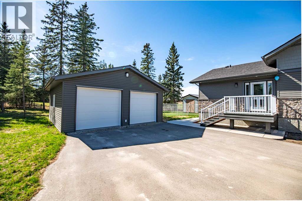 112 Meadow Ponds Drive, Rural Clearwater County, Alberta  T4T 2A2 - Photo 3 - A2293261