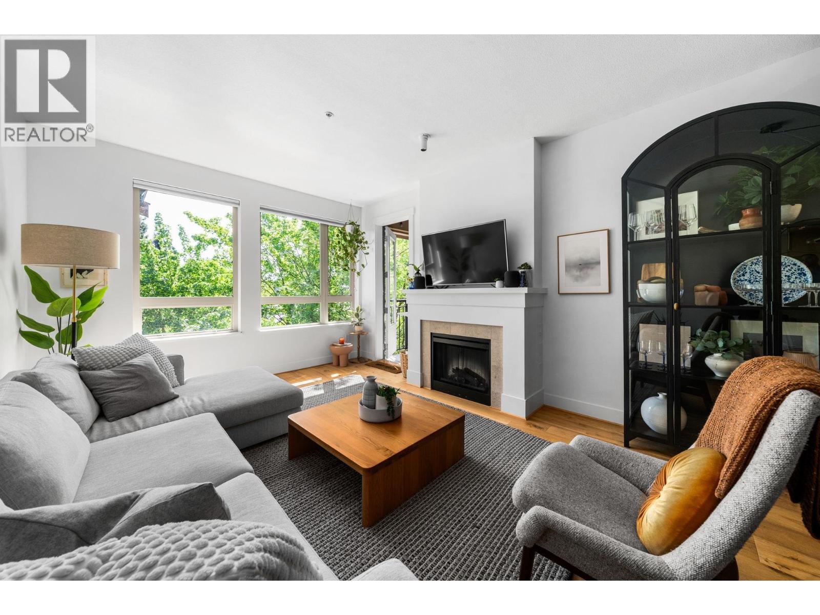 412 2601 Whiteley Court, North Vancouver, British Columbia  V7J 2R7 - Photo 2 - R3127974