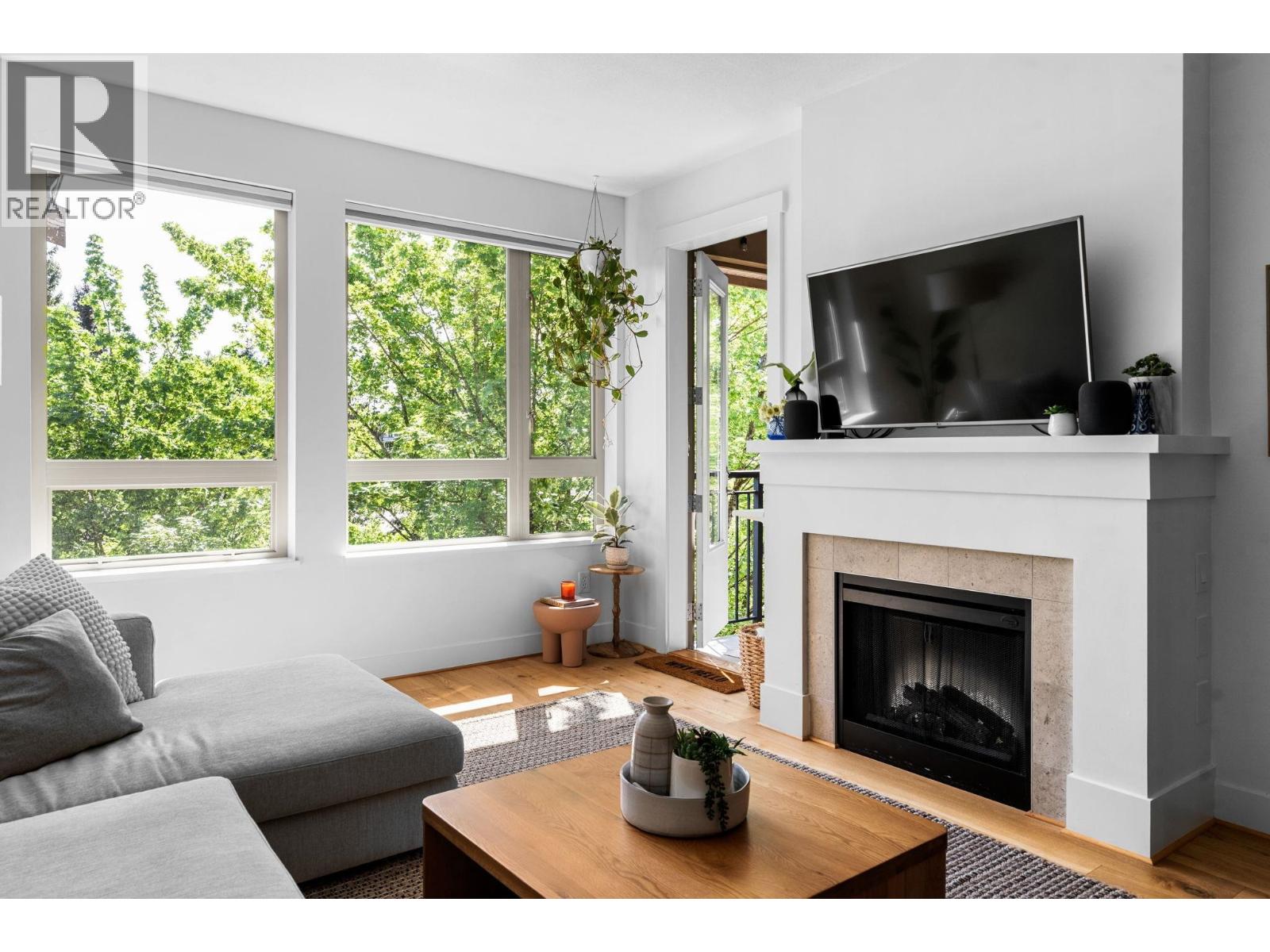 412 2601 Whiteley Court, North Vancouver, British Columbia  V7J 2R7 - Photo 3 - R3127974