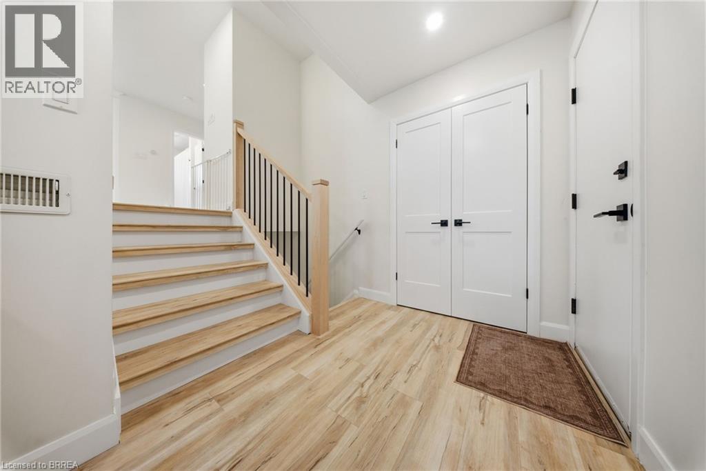 23 Myrtleville Drive, Brantford, Ontario  N3V 1B8 - Photo 5 - 40828957