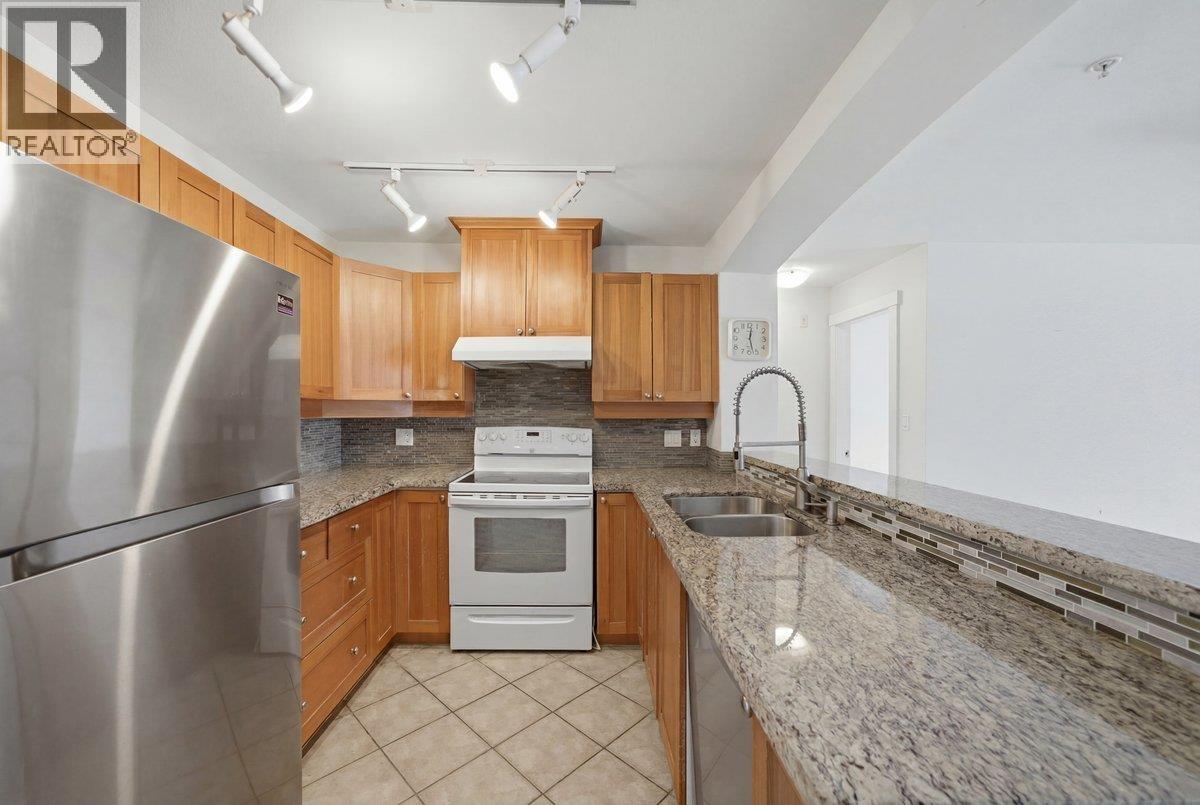 212 1428 Parkway Boulevard, Coquitlam, British Columbia  V3E 3L8 - Photo 3 - R3109361
