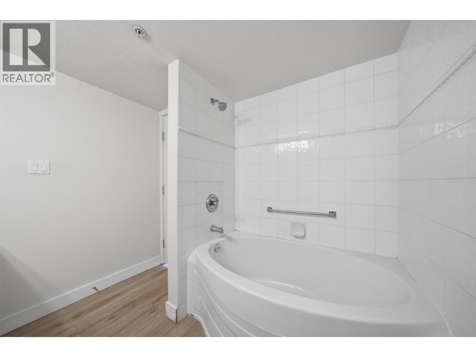 212 1428 Parkway Boulevard, Coquitlam, British Columbia  V3E 3L8 - Photo 21 - R3109361