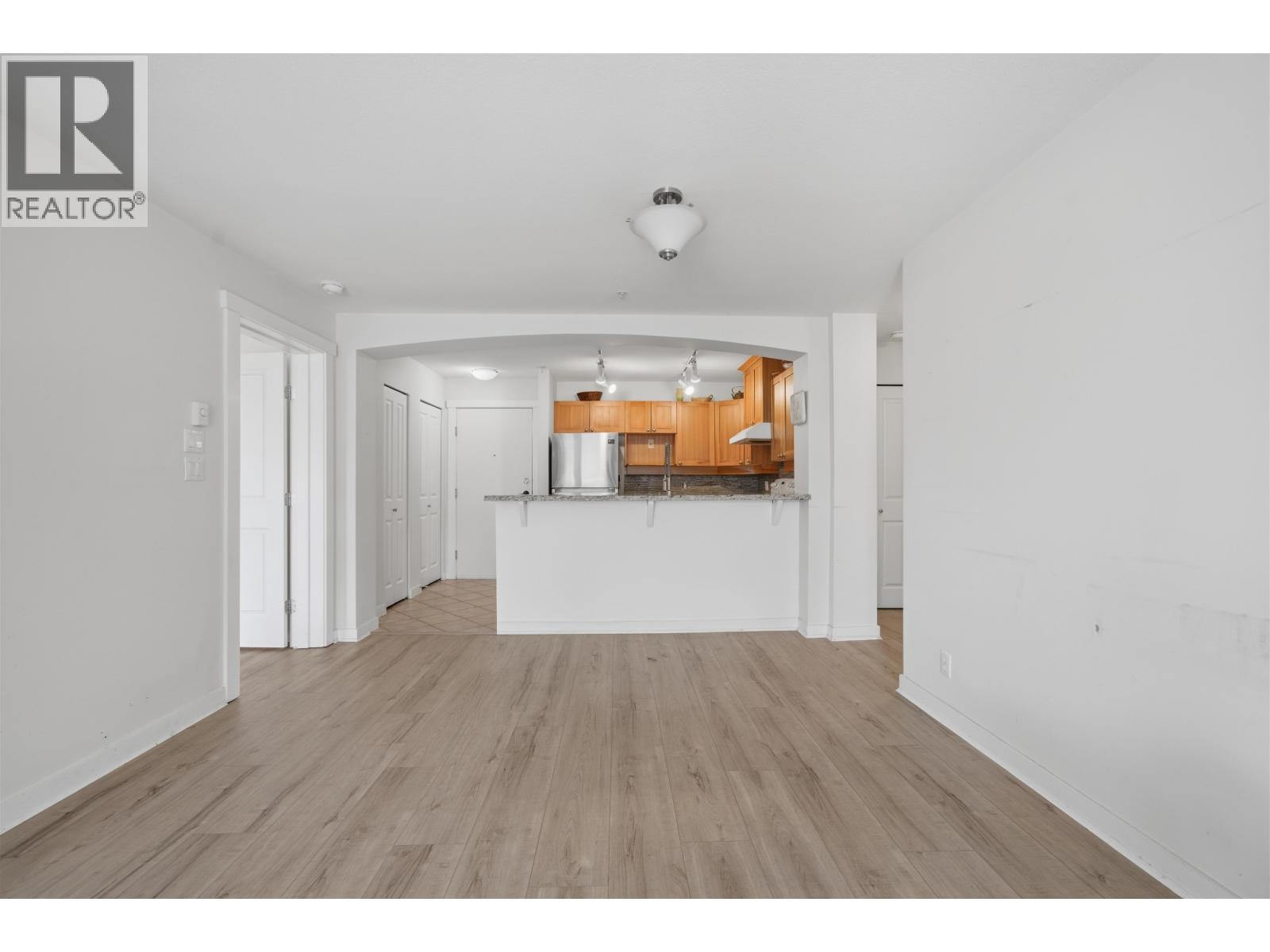 212 1428 Parkway Boulevard, Coquitlam, British Columbia  V3E 3L8 - Photo 6 - R3109361
