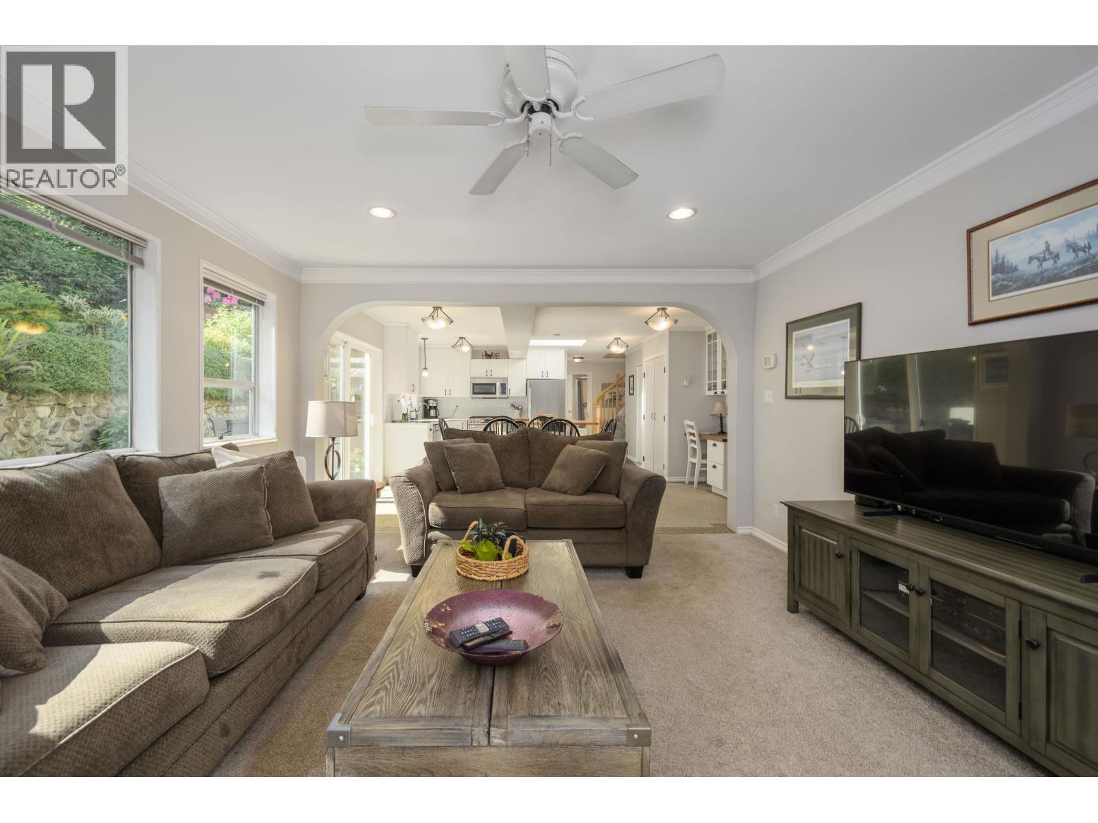 1747 Bellelynn Place, North Vancouver, British Columbia  V7J 2T9 - Photo 10 - R3127976