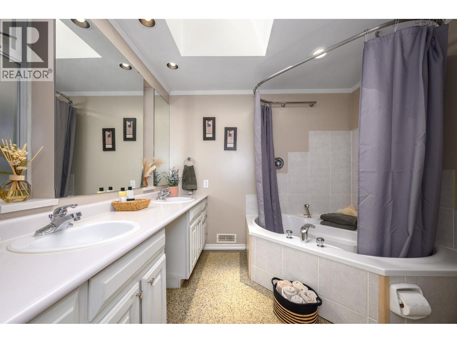 1747 Bellelynn Place, North Vancouver, British Columbia  V7J 2T9 - Photo 23 - R3127976