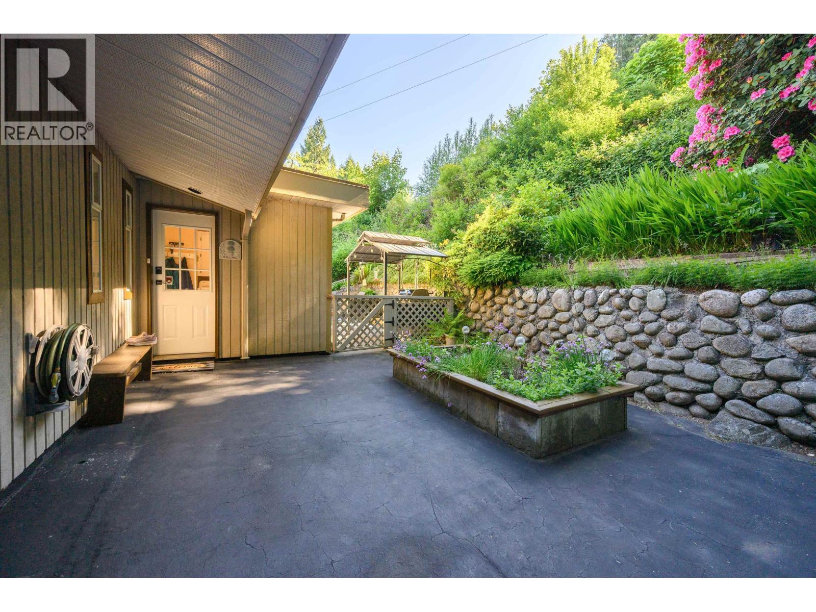 1747 Bellelynn Place, North Vancouver, British Columbia  V7J 2T9 - Photo 29 - R3127976