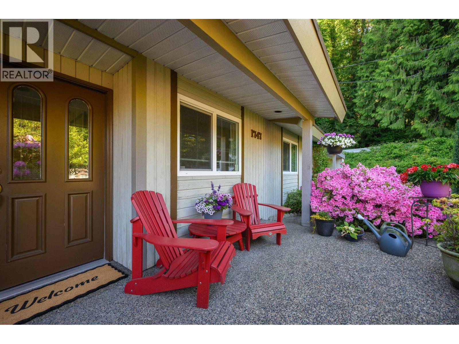 1747 Bellelynn Place, North Vancouver, British Columbia  V7J 2T9 - Photo 4 - R3127976
