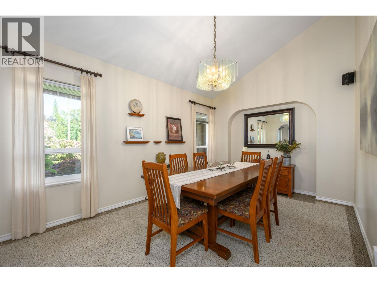 1747 Bellelynn Place, North Vancouver, British Columbia  V7J 2T9 - Photo 7 - R3127976
