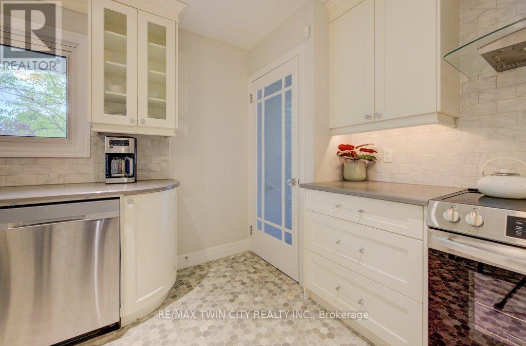 196 Lourdes Street, Waterloo, Ontario  N2L 1N7 - Photo 10 - X13174698