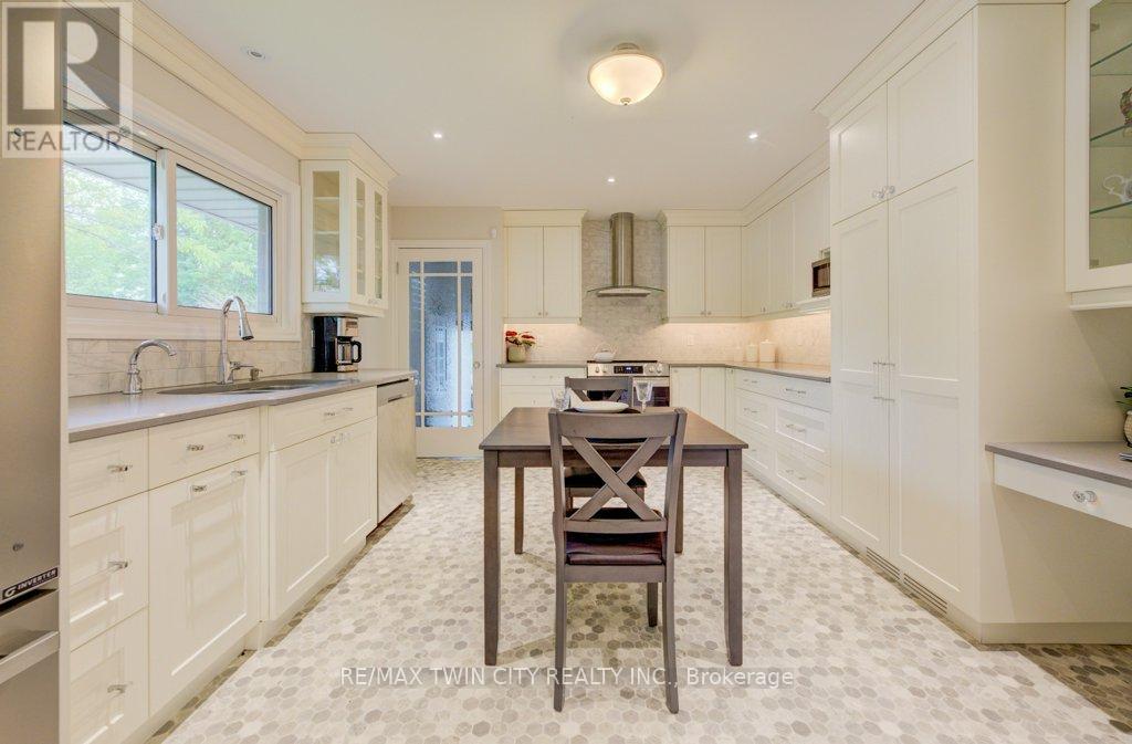 196 Lourdes Street, Waterloo, Ontario  N2L 1N7 - Photo 12 - X13174698