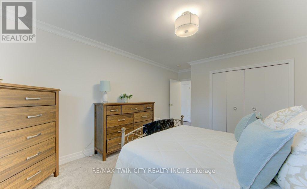 196 Lourdes Street, Waterloo, Ontario  N2L 1N7 - Photo 18 - X13174698