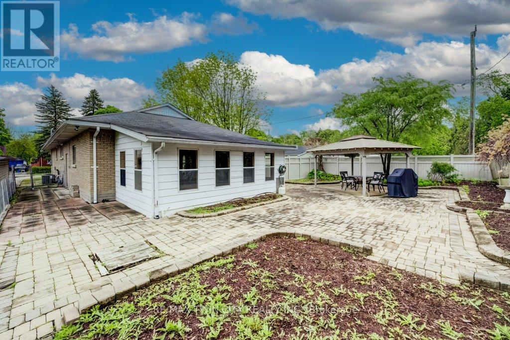 196 Lourdes Street, Waterloo, Ontario  N2L 1N7 - Photo 30 - X13174698