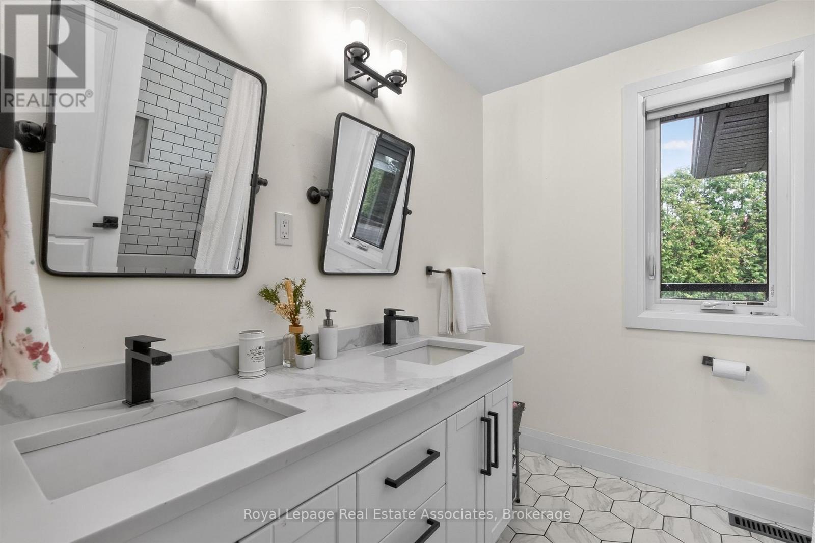 382 Nelles Road N, Grimsby, Ontario  L3M 2Z9 - Photo 35 - X13174876