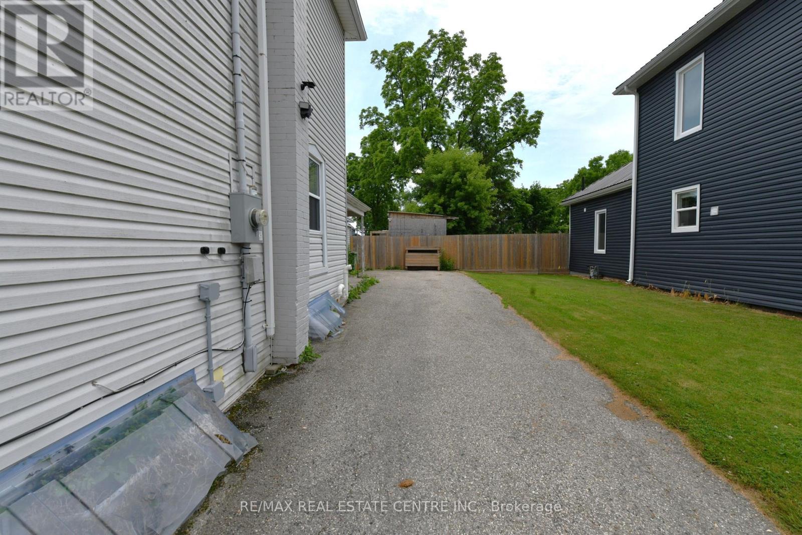 10 Meda Street, St. Thomas, Ontario  N5P 1W5 - Photo 2 - X13174918