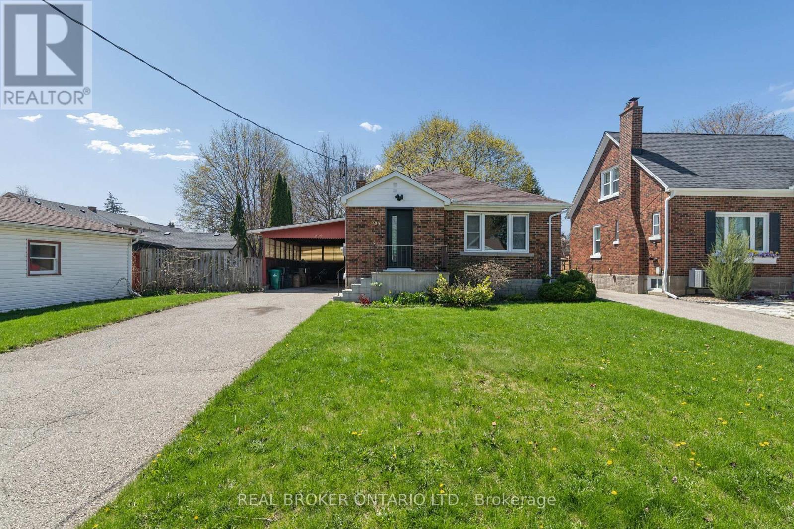 209 BEDFORD ROAD, Kitchener, Ontario