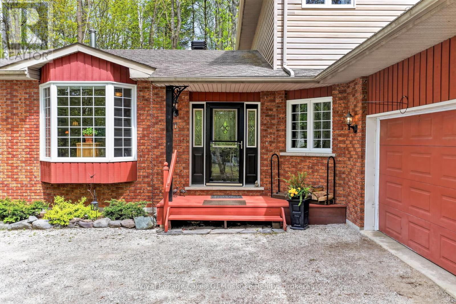 19 The Granite Bluff, Bracebridge, Ontario P1L 1L4 - Photo 2 - X13175220