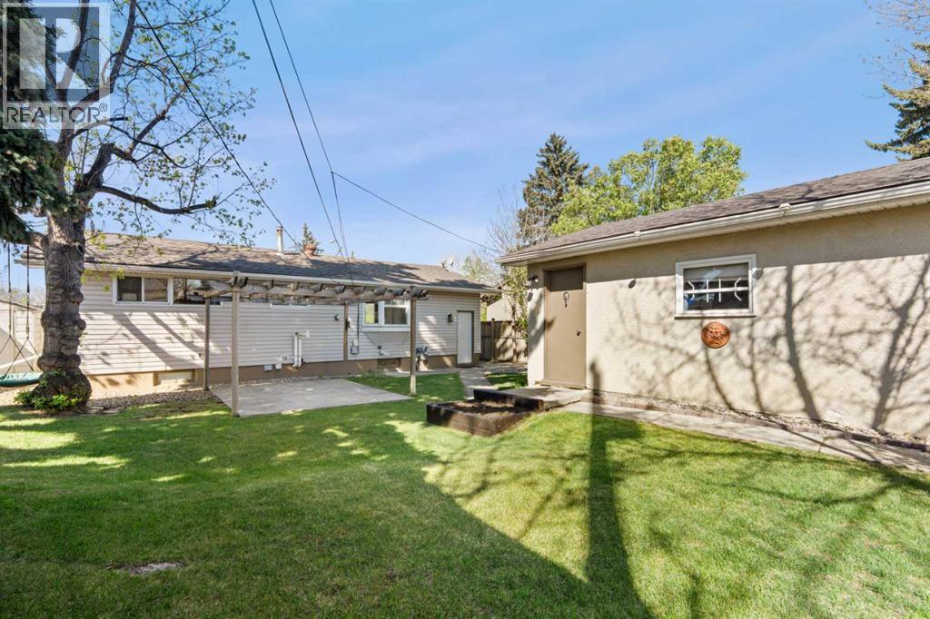2420 Langriville Drive SW, Calgary, Alberta  T3E 5G8 - Photo 38 - A2312635