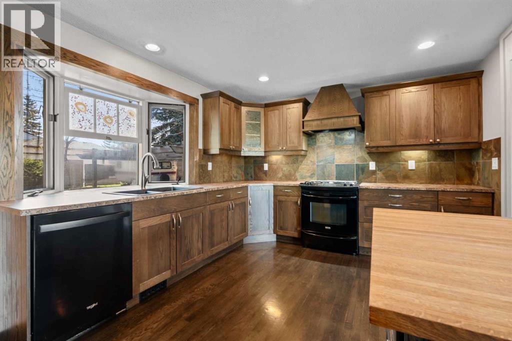 2420 Langriville Drive SW, Calgary, Alberta  T3E 5G8 - Photo 12 - A2312635