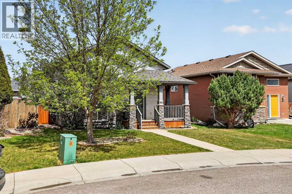 801 Mt Sundance Lane W, Lethbridge, Alberta  T1J 0T0 - Photo 2 - A2313021