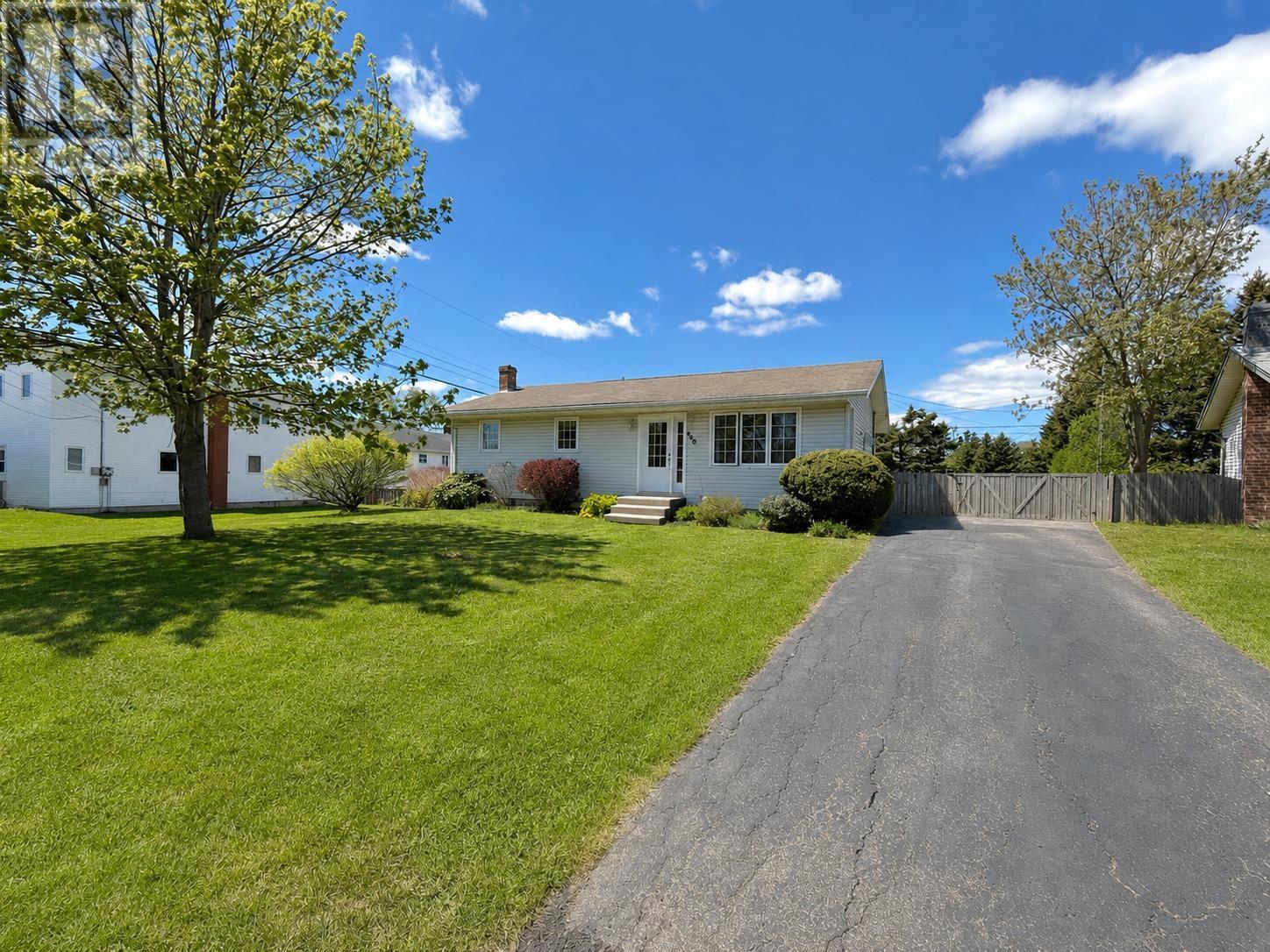 280 Westridge Crescent, Charlottetown, Prince Edward Island  C1A 8Z1 - Photo 2 - 202612193
