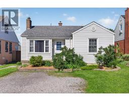 2406 BYNG, Windsor, Ontario