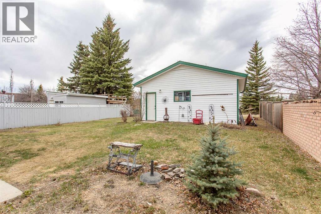14 Lincoln Park, Lacombe, Alberta  T4L 1P3 - Photo 11 - A2314584