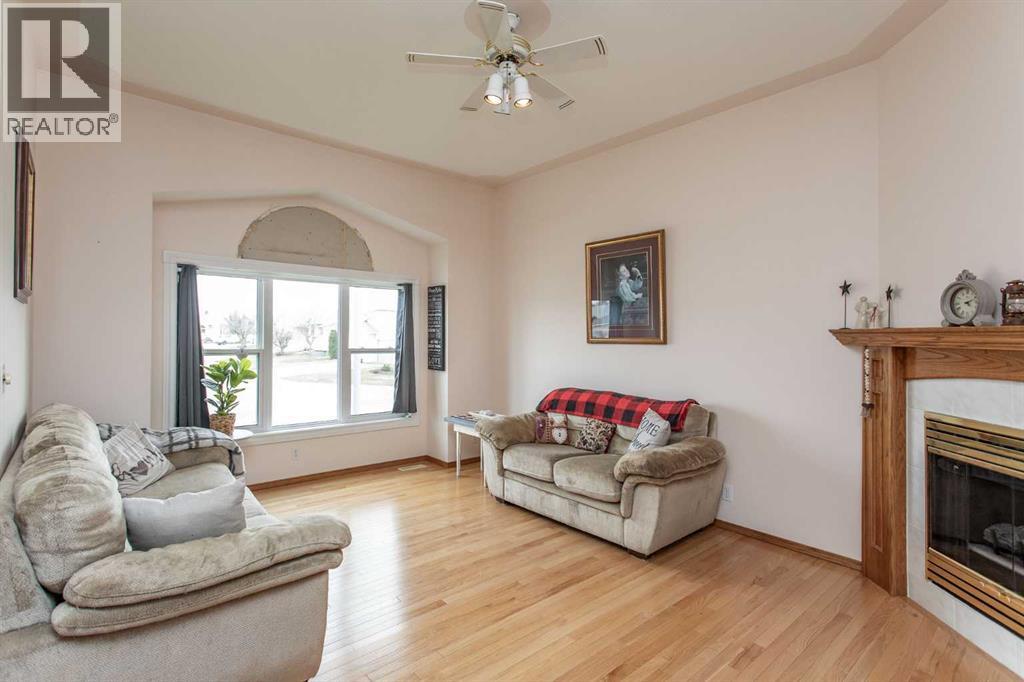 14 Lincoln Park, Lacombe, Alberta  T4L 1P3 - Photo 2 - A2314584