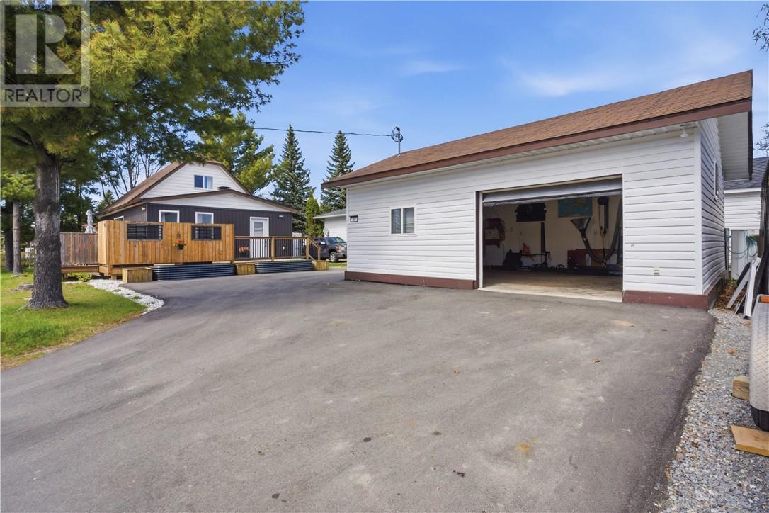 95 O'donaghue Drive, Garson, Ontario  P3L 1E2 - Photo 3 - 2128044