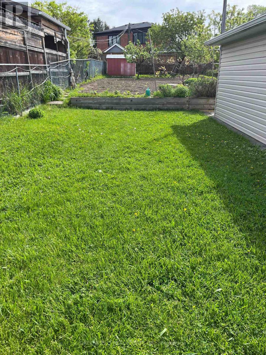 87 Mulholland Avenue, Toronto, Ontario  M6A 2S5 - Photo 46 - W13169128