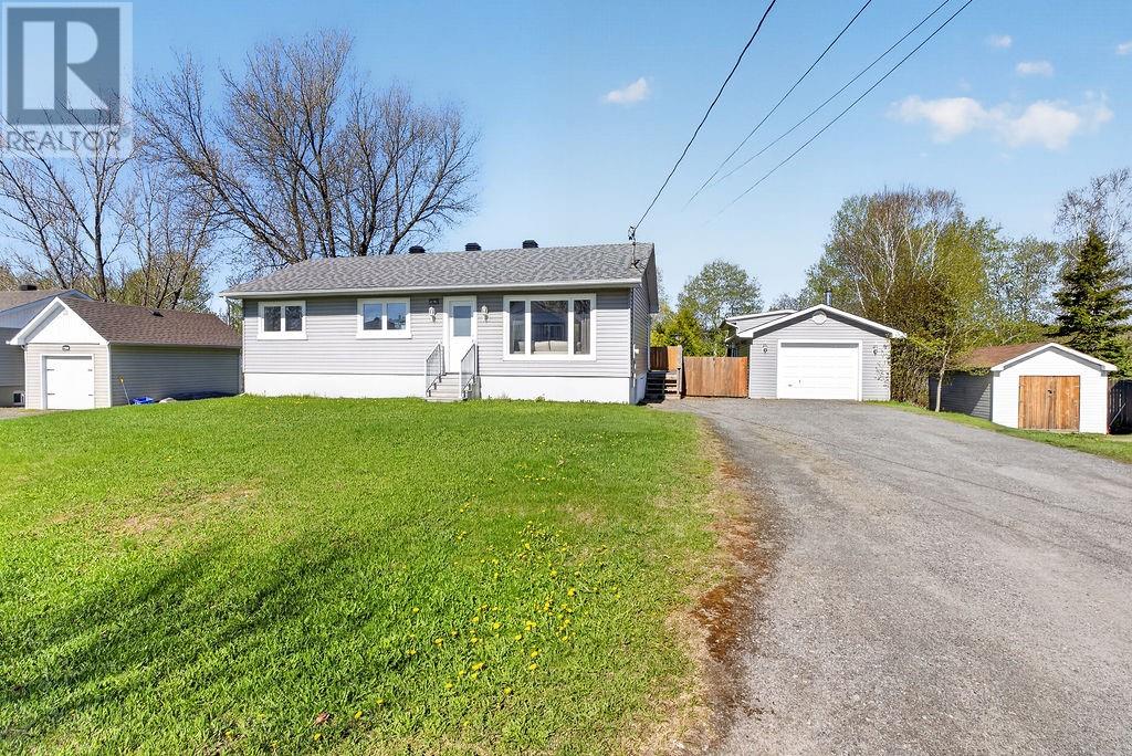2206 Laurentian, Val Caron, Ontario  P3N 1L8 - Photo 1 - 2128061