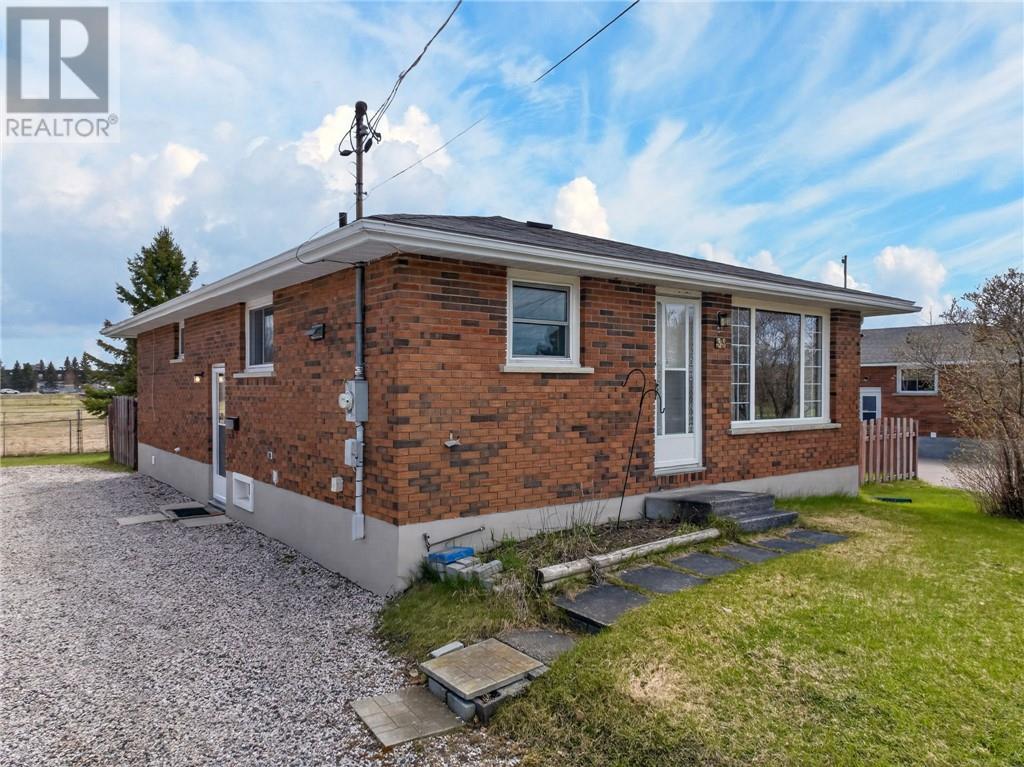 35 Falcon Crescent, Chelmsford, Ontario  P0M 1L0 - Photo 3 - 2128031