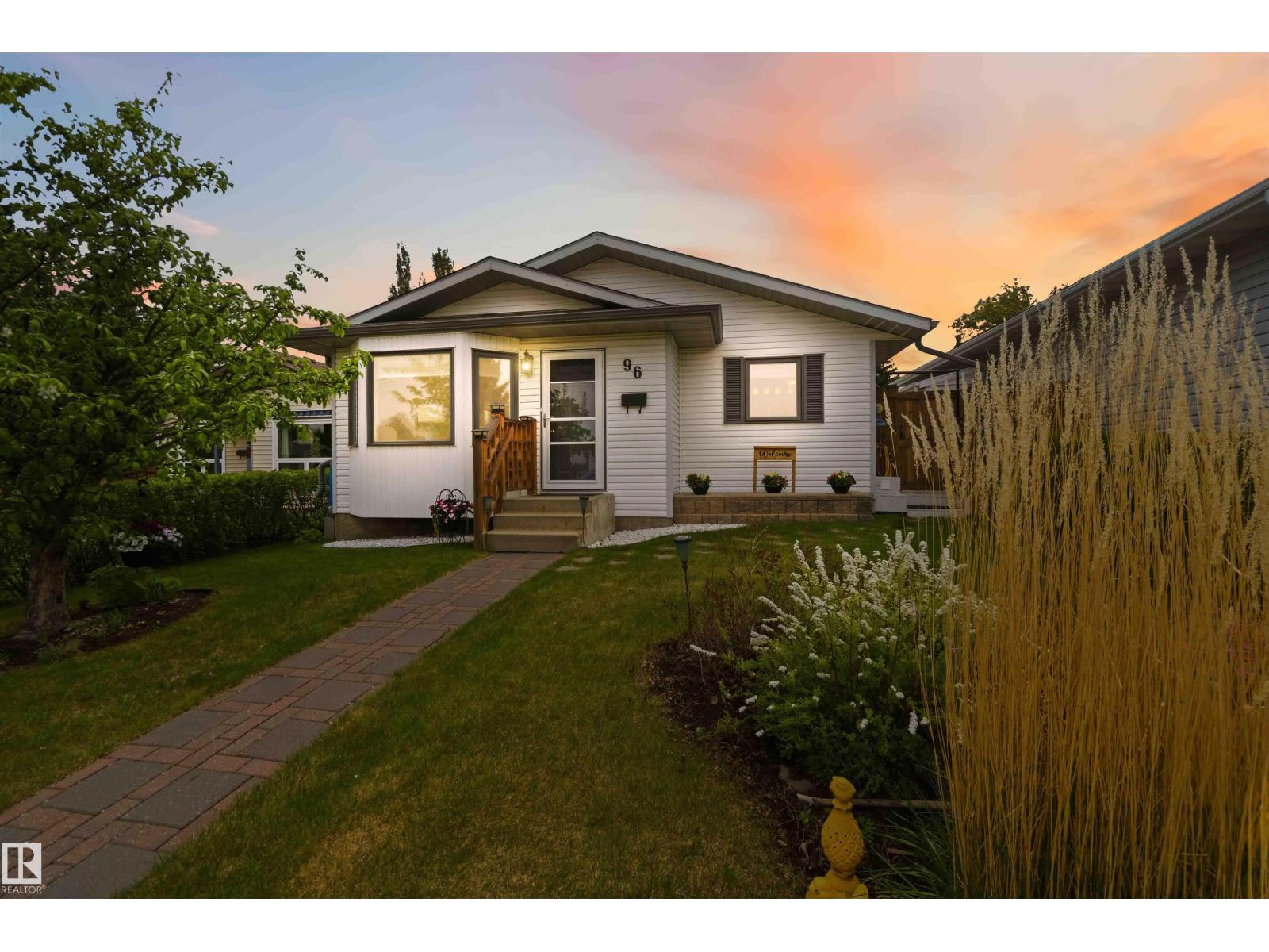 96 Mckean Wy, Spruce Grove, Alberta  T7X 2S7 - Photo 1 - E4489995