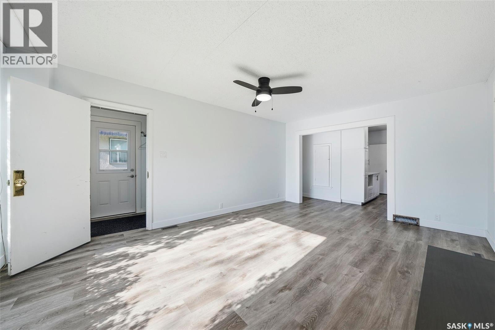 1917 Lorne Avenue, Saskatoon, Saskatchewan  S7J 0R2 - Photo 2 - SK037137