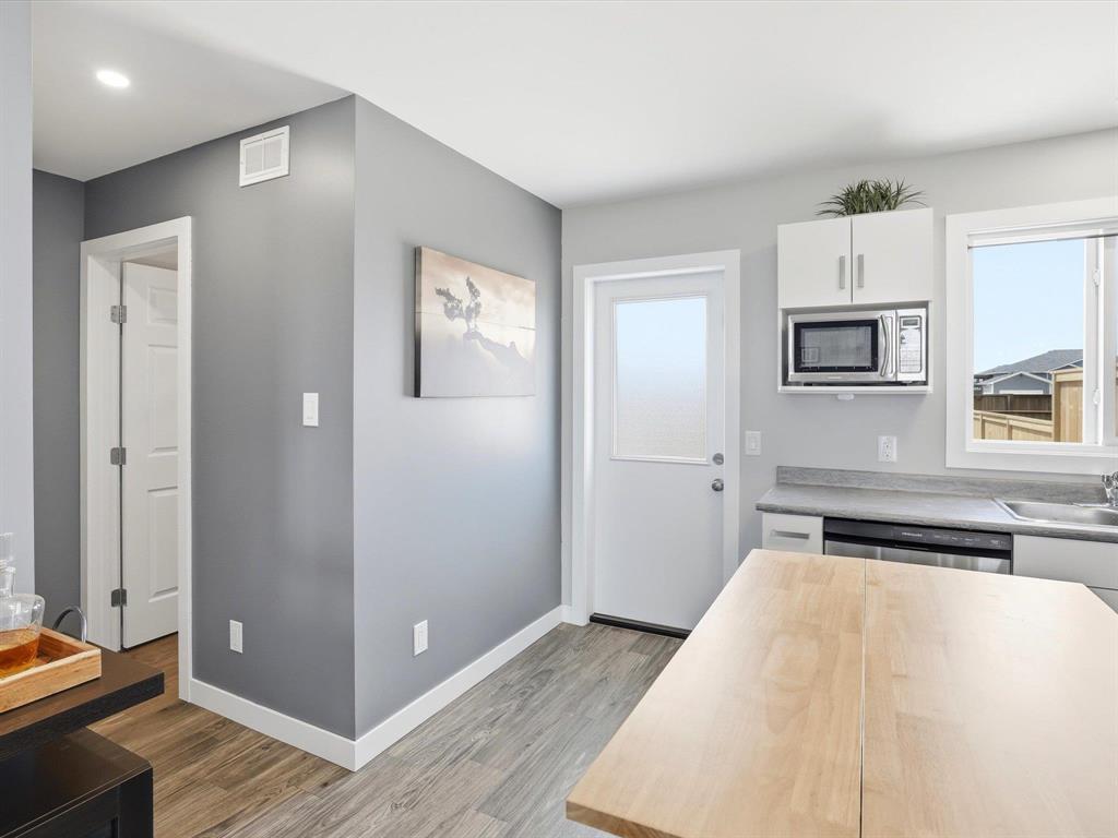 108 Imperial Crescent, Steinbach, Manitoba  R5G 2T7 - Photo 6 - 202611785