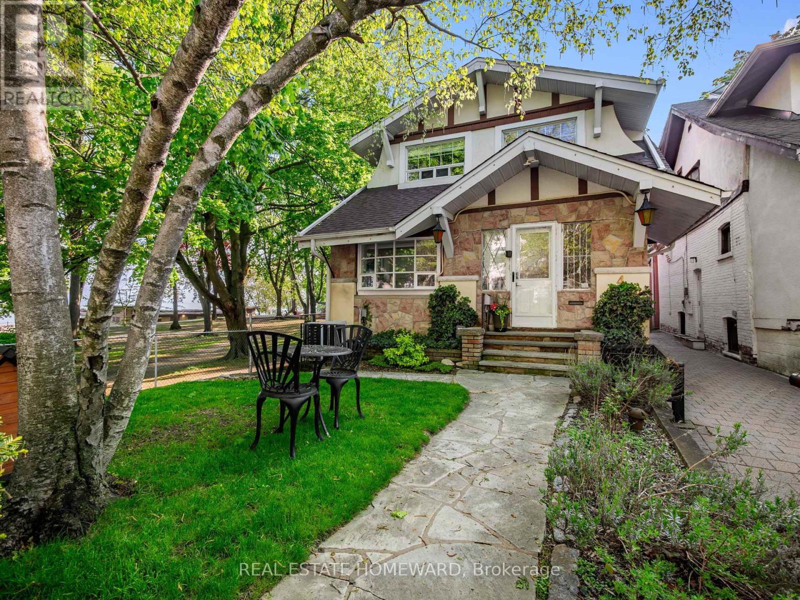 4 SILVER BIRCH AVENUE, Toronto, Ontario